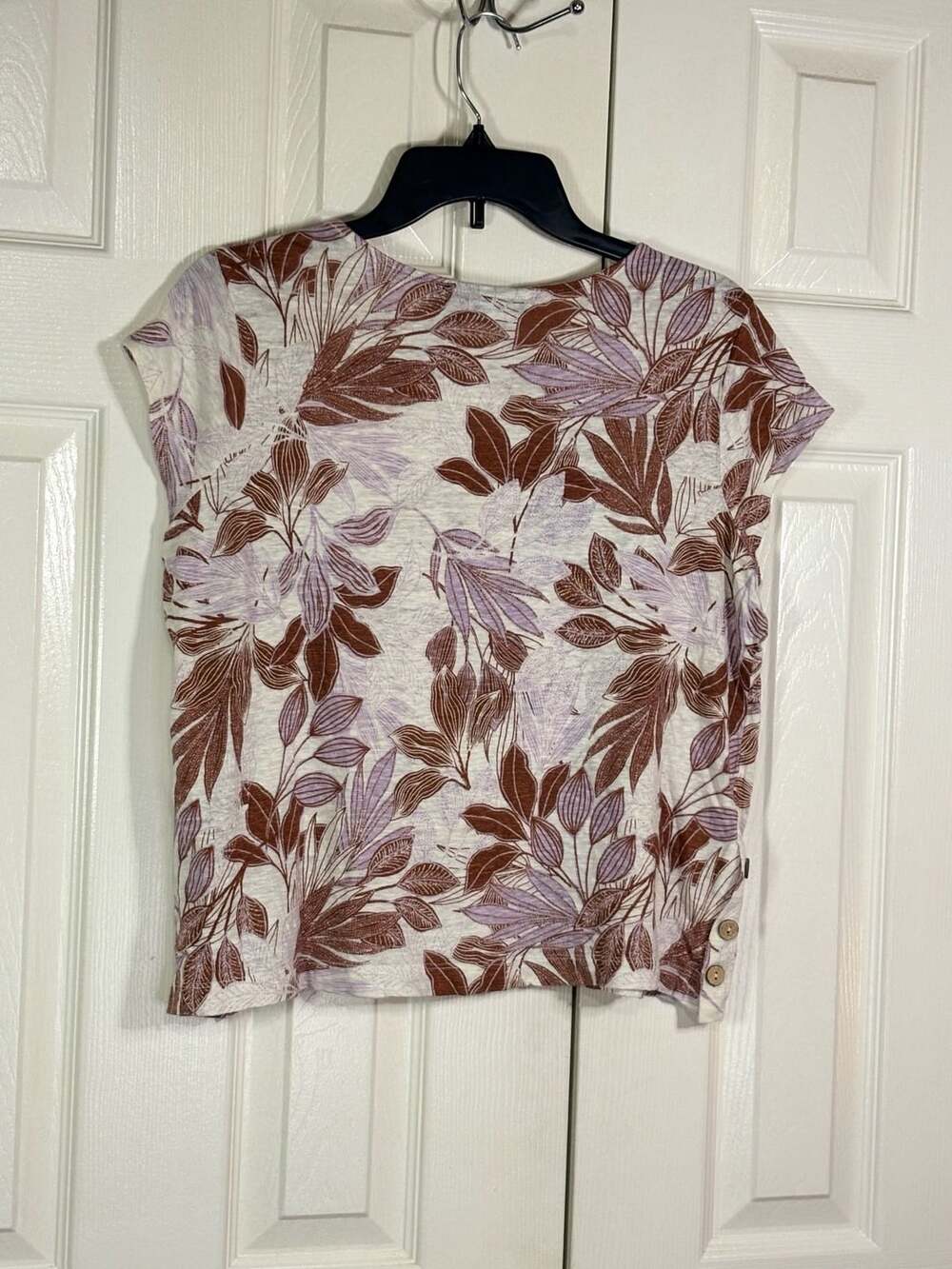 Tahari 100% Linen Leaf Print Top Size L Brown Pink Crewneck Button Accent - Picture 8 of 8